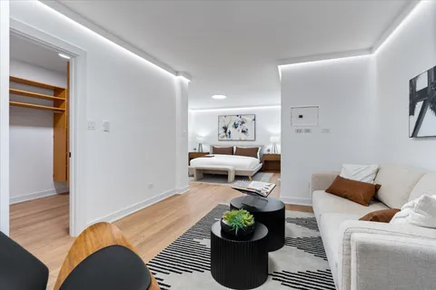 $1,124,900 | 39 East Schiller Street, Unit 1E, Chicago, IL 60610