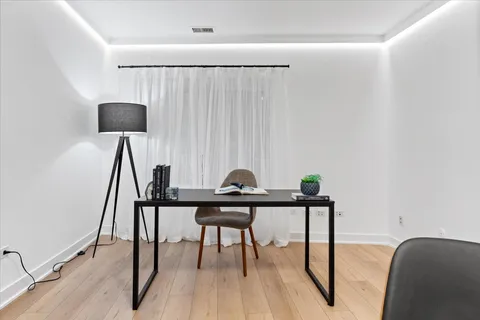 $1,124,900 | 39 East Schiller Street, Unit 1E, Chicago, IL 60610