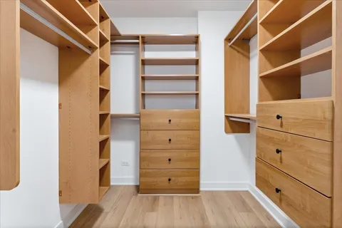 $1,124,900 | 39 East Schiller Street, Unit 1E, Chicago, IL 60610