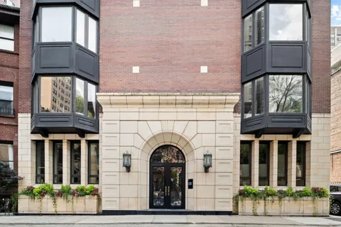 $1,124,900 | 39 East Schiller Street, Unit 1E, Chicago, IL 60610