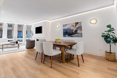 $1,124,900 | 39 East Schiller Street, Unit 1E, Chicago, IL 60610