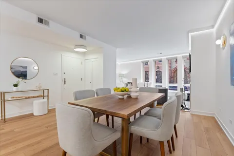 $1,124,900 | 39 East Schiller Street, Unit 1E, Chicago, IL 60610