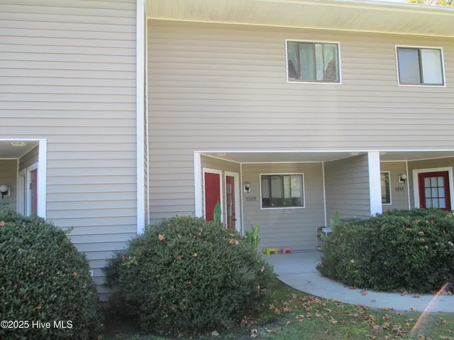 $1,250 | 1509 College Way, New Bern, NC 28562