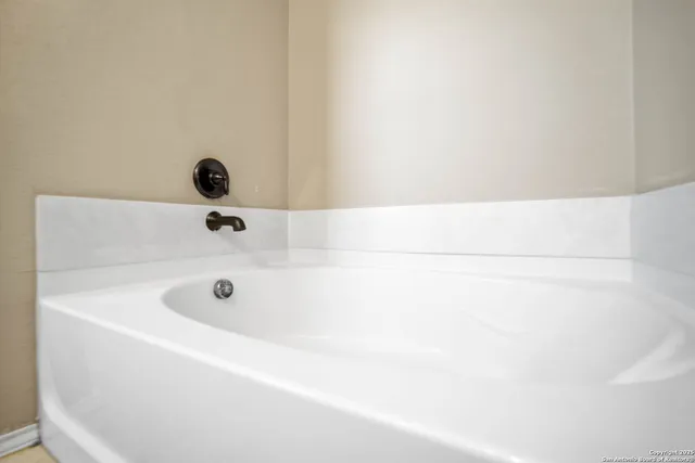 $1,800 | 445 Auburn Park, Schertz, TX 78154