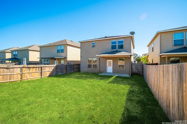 $1,800 | 445 Auburn Park, Schertz, TX 78154