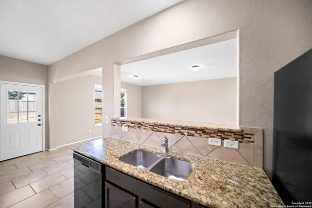 $1,800 | 445 Auburn Park, Schertz, TX 78154