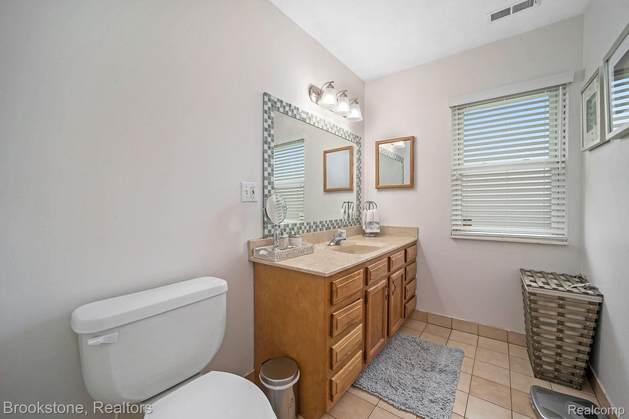 4108 Kent Road Royal Oak, MI 48073 - Photo 16 of 26 017A8016.jpg