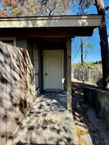 $795 | 2807 D Parker Lane, Austin, TX 78741