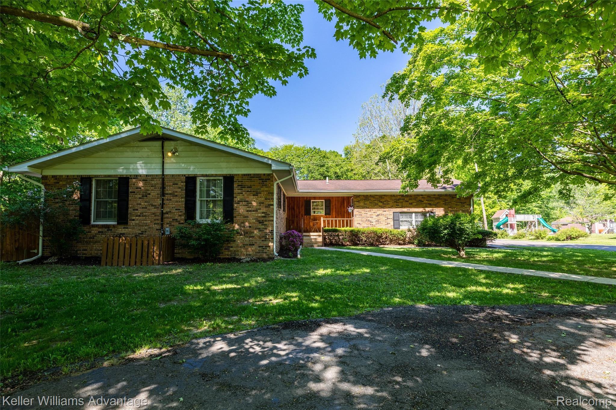 4540 Denton Road Canton, MI 48188 - Photo 3 of 38 3.Front