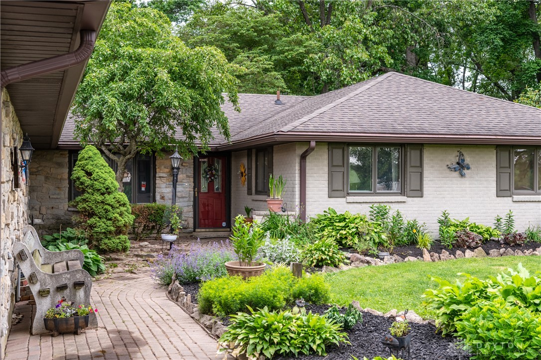 5049 West Enon Road Fairborn, OH 45324 - Photo 5 of 58