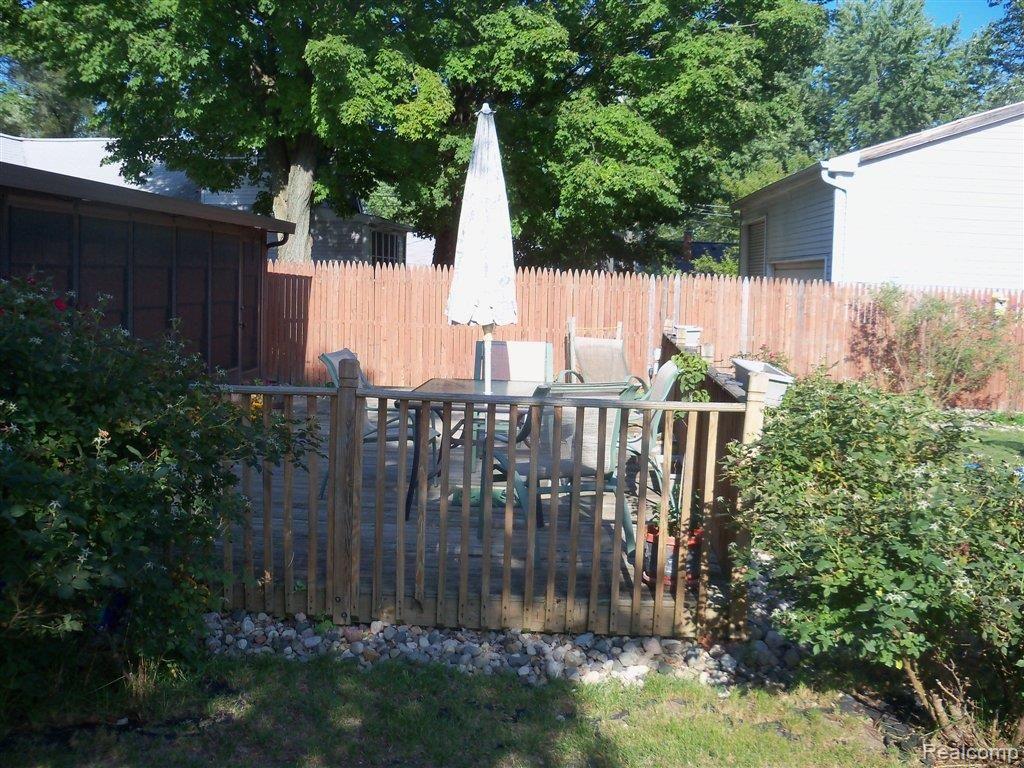 1151 Massoit Road Clawson, MI 48017 - Photo 4 of 14 DECK