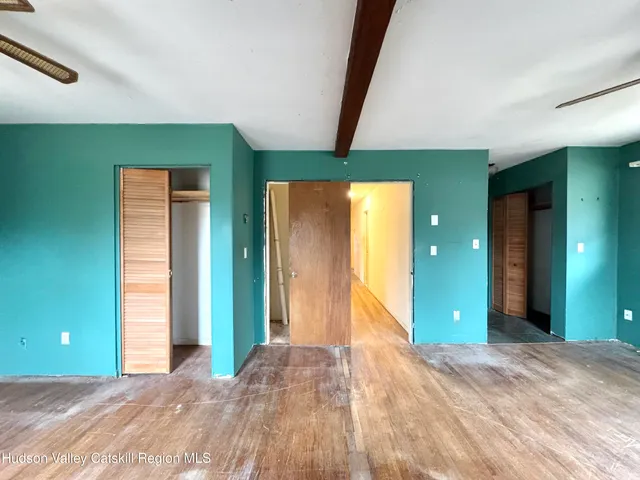 a view of a livingroom with a ceiling fan and window