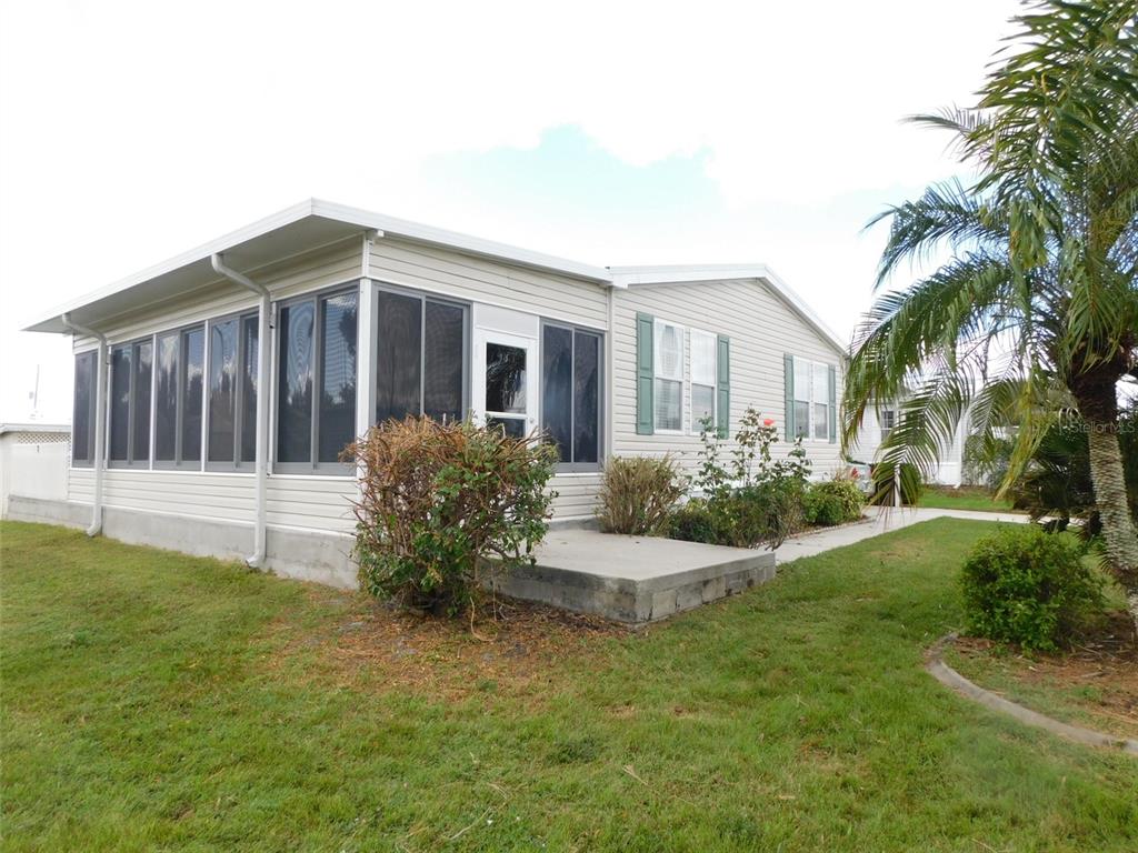 11739 Southwest Lemon Avenue Arcadia, FL 34269 - Photo 43 of 52 a front view of house with yard and green space