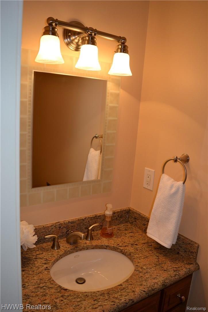 1945 Cedaredge Road Rochester, MI 48306 - Photo 26 of 44 21a.JPG