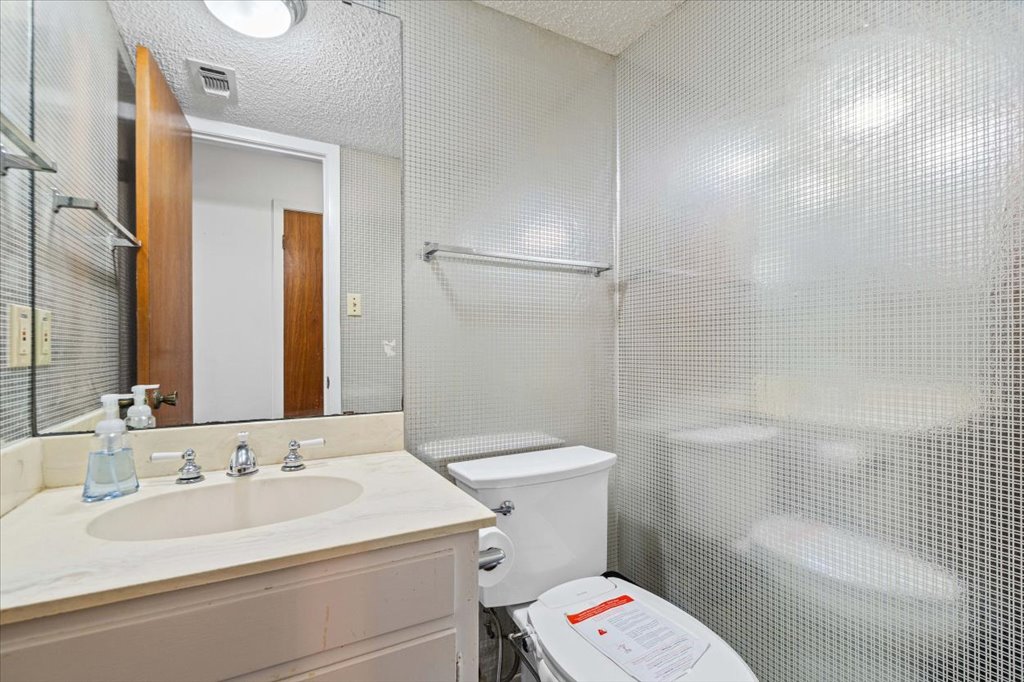 7229 South Brook Drive Austin, TX 78736 - Photo 15 of 20 Hallway half bath first floor
