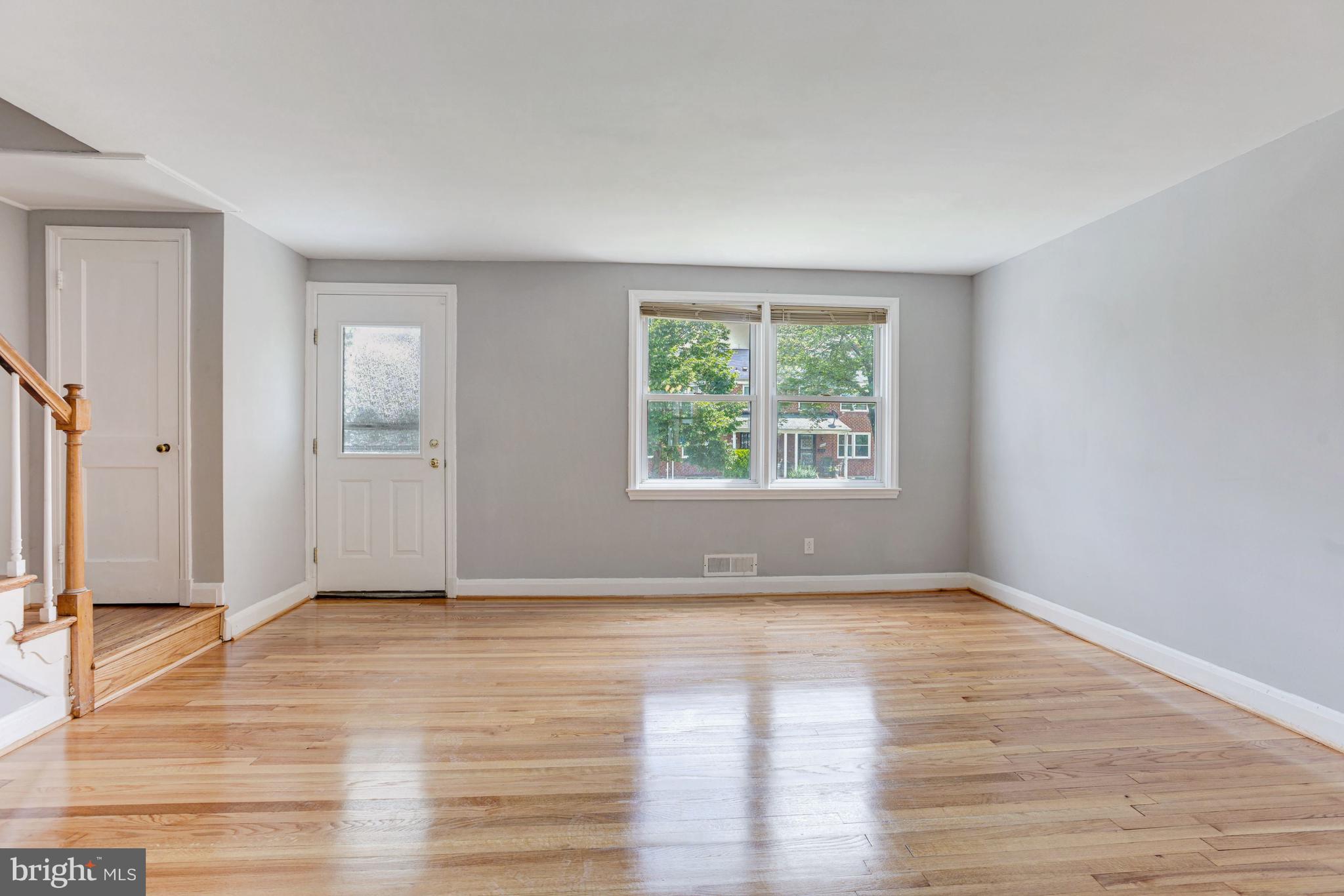 5520 Sagra Road Baltimore, MD 21239 - Photo 3 of 41 Living Room
