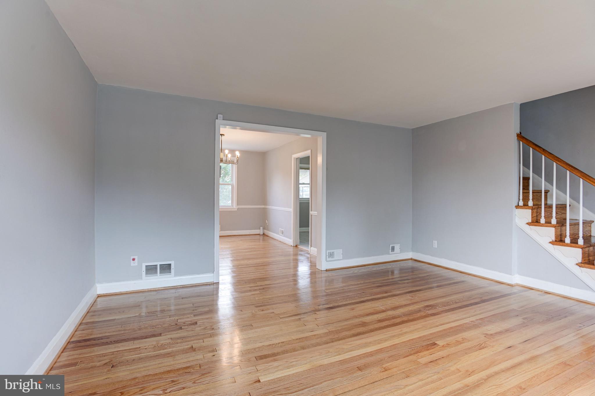 5520 Sagra Road Baltimore, MD 21239 - Photo 7 of 41 Living Room