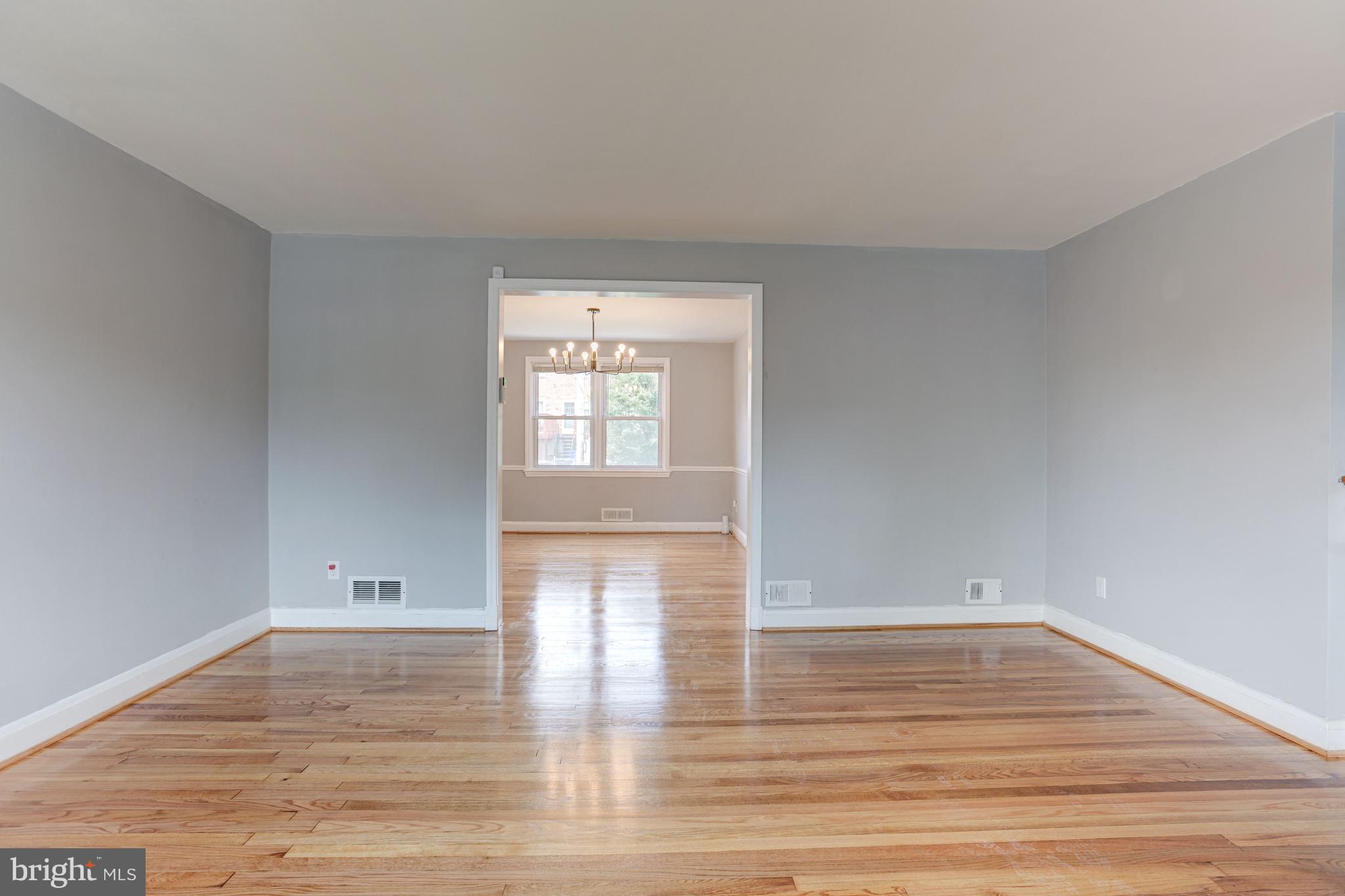 5520 Sagra Road Baltimore, MD 21239 - Photo 10 of 41 Living Room