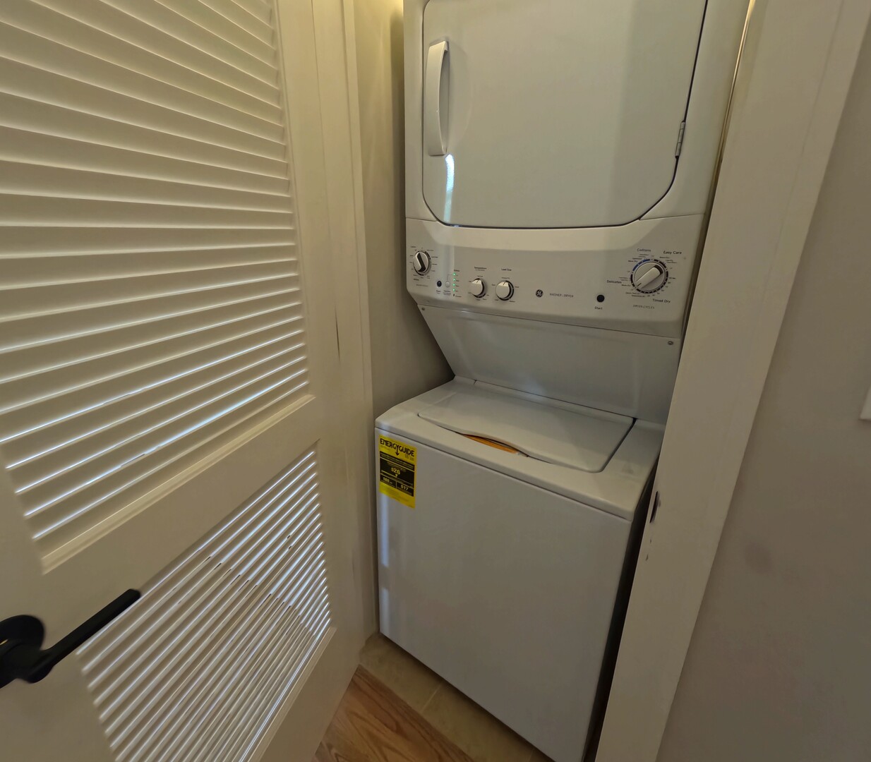 2100 West 18th Place, Unit 301 Chicago, IL 60608 - Photo 6 of 13 a utility room with dryer and washer