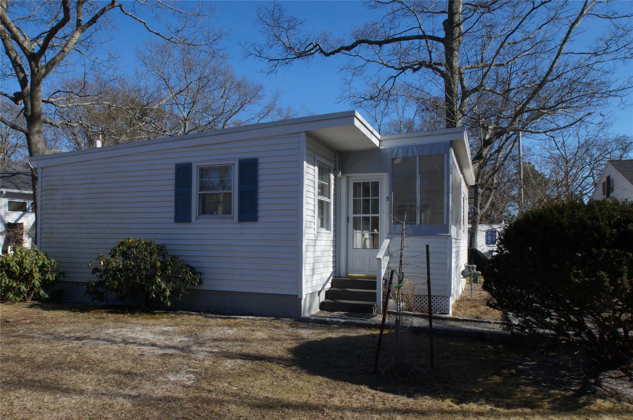 View of front facade featuring a sunroom and entry steps