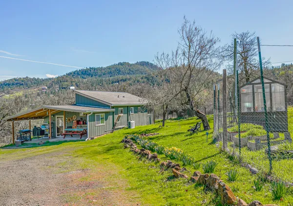 $416,748 | 6536 Shadow Glen Drive, Eagle Point, OR 97524