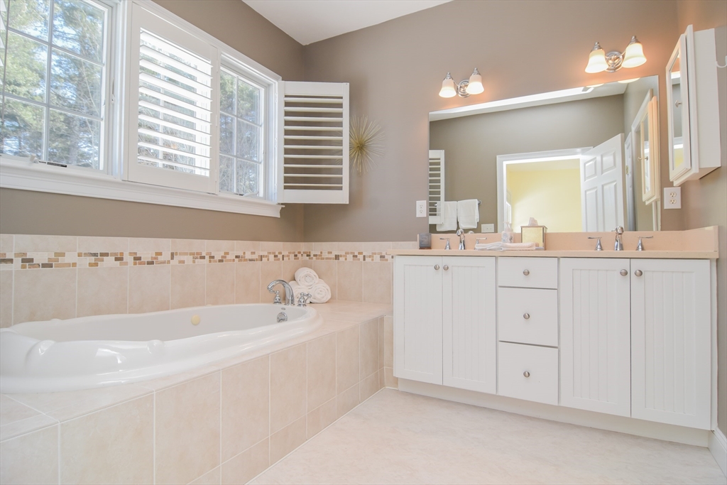 33 Stone Ridge Road, Unit 33 Westford, MA 01886 - Photo 14 of 28 Gallery Image 14