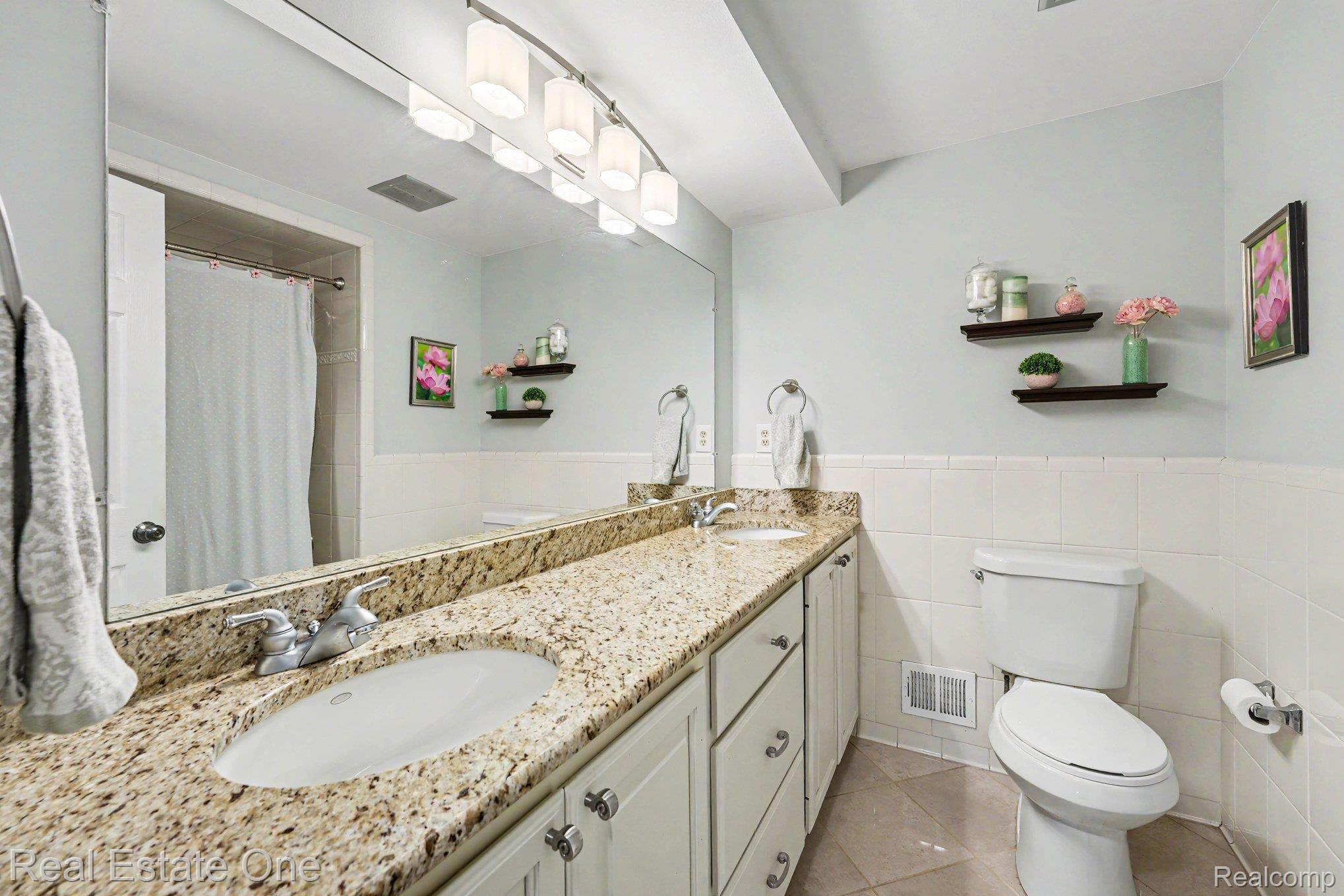 2242 West Wattles Road Troy, MI 48098 - Photo 20 of 30 018_dsc00800_293.jpg