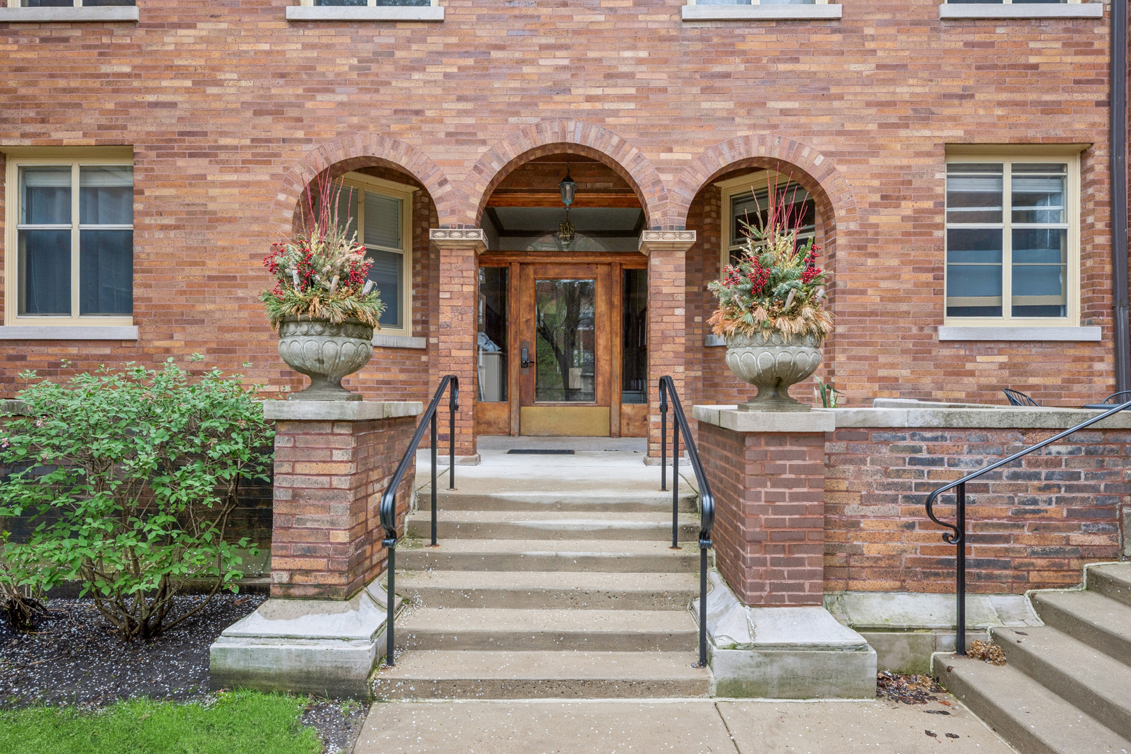 508 Lee Street, Unit 2E Evanston, IL 60202 - Photo 2 of 16 a front view of a house with a garden