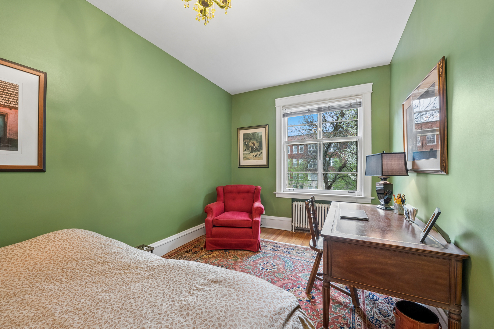 508 Lee Street, Unit 2E Evanston, IL 60202 - Photo 8 of 16 a bedroom with a bed and a window