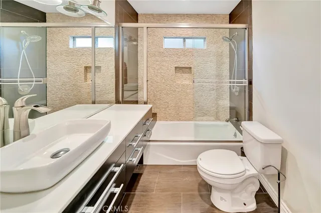 $1,199,999 | 21817 Providencia Street, Woodland Hills, CA 91364