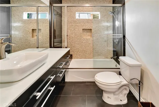 $1,199,999 | 21817 Providencia Street, Woodland Hills, CA 91364