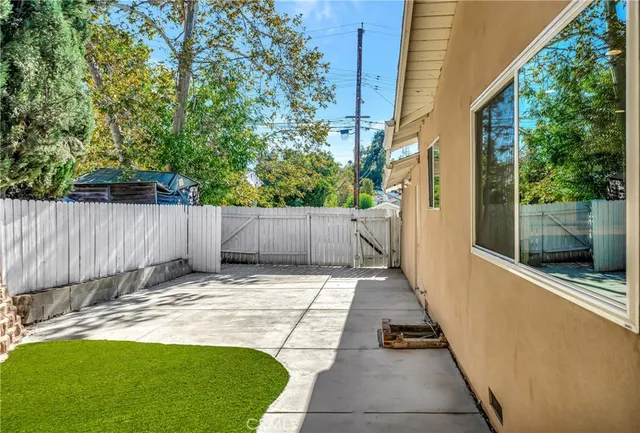$1,199,999 | 21817 Providencia Street, Woodland Hills, CA 91364