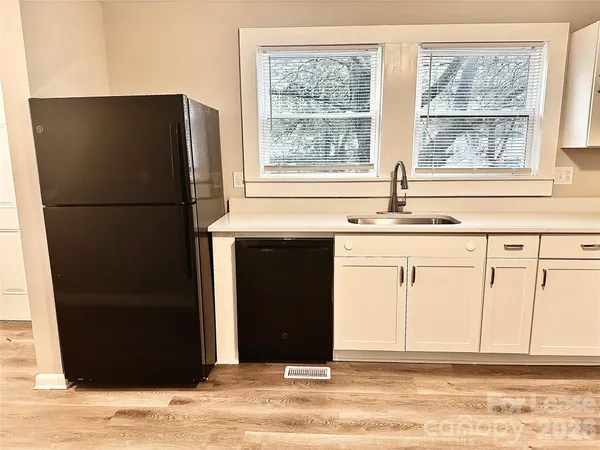 $1,195 | 411 West 10th Street, Kannapolis, NC 28081