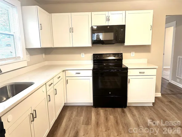 $1,195 | 411 West 10th Street, Kannapolis, NC 28081