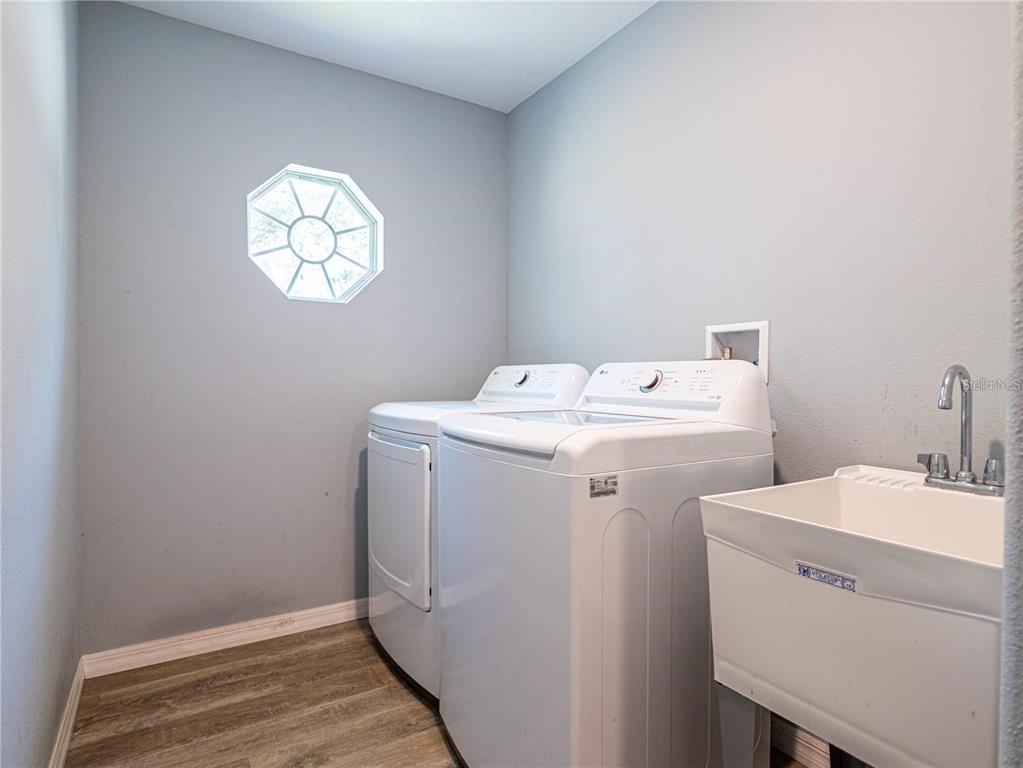 10688 Southwest 129th Terrace Road Dunnellon, FL 34432 - Photo 17 of 35 a utility room with dryer and washer