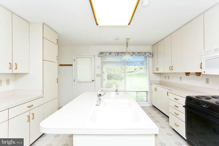 116 Roszel Road Winchester, VA 22601 - Photo 12 of 19 Kitchen
