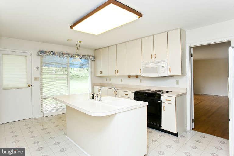 116 Roszel Road Winchester, VA 22601 - Photo 8 of 19 Kitchen