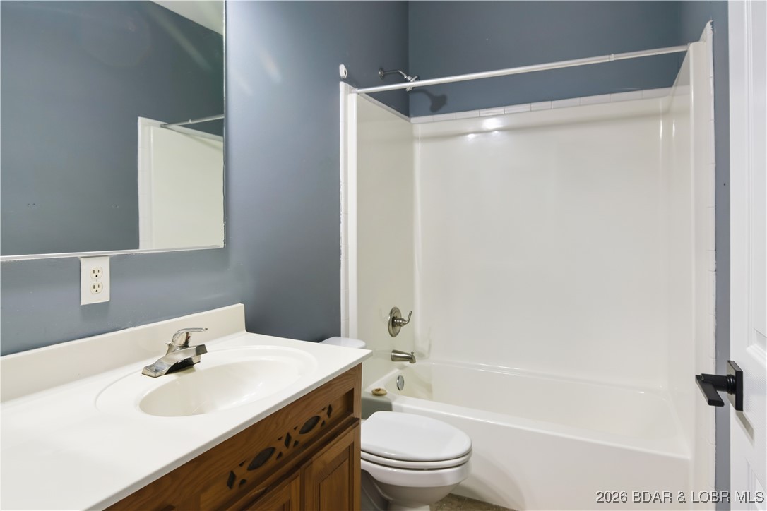 22 Navajo Road Four Seasons, MO 65049 - Photo 16 of 42 Guest bathroom.