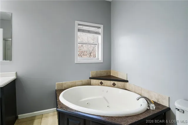 $369,900 | 22 Navajo Road, Four Seasons, MO 65049