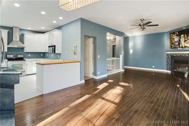 $369,900 | 22 Navajo Road, Four Seasons, MO 65049