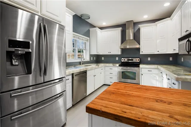 $369,900 | 22 Navajo Road, Four Seasons, MO 65049