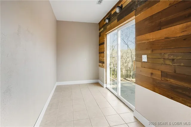 $369,900 | 22 Navajo Road, Four Seasons, MO 65049