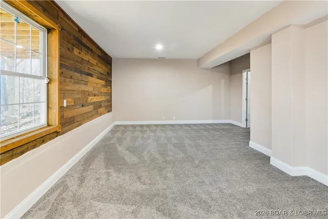 $369,900 | 22 Navajo Road, Four Seasons, MO 65049