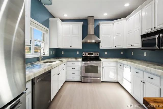 $369,900 | 22 Navajo Road, Four Seasons, MO 65049