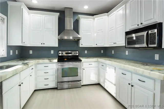 $369,900 | 22 Navajo Road, Four Seasons, MO 65049