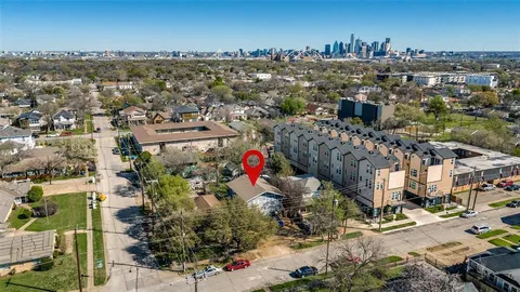 $695,000 | 735 West 10th Street, Dallas, TX 75208