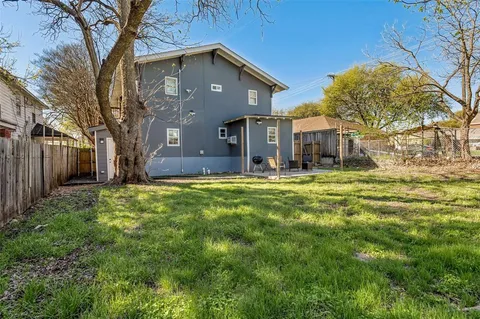 $695,000 | 735 West 10th Street, Dallas, TX 75208