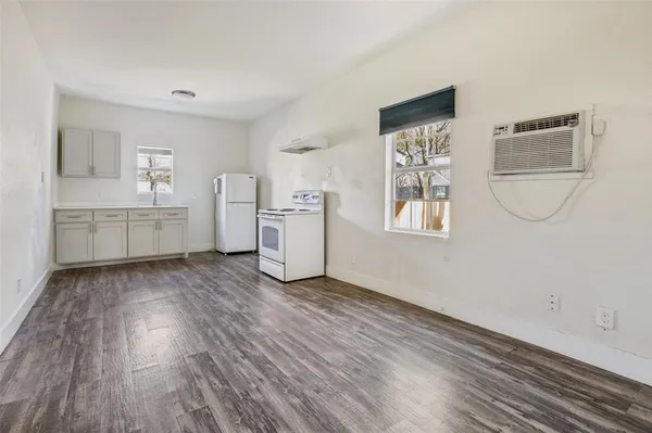 $695,000 | 735 West 10th Street, Dallas, TX 75208