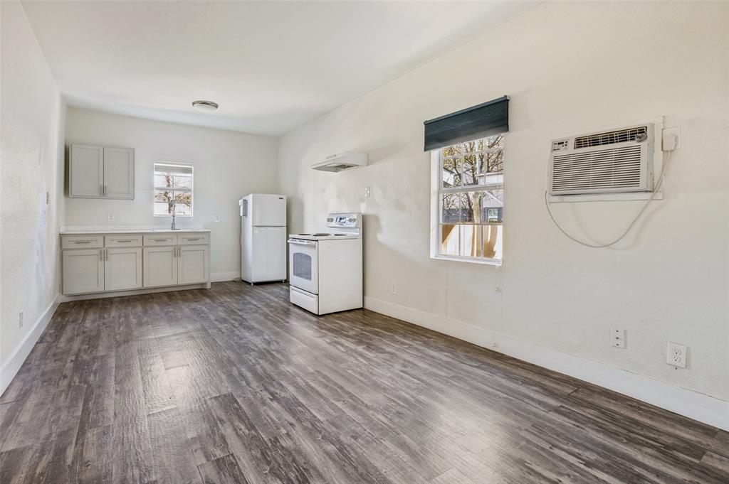 735 West 10th Street Dallas, TX 75208 - Photo 4 of 9 Fully renovated kitchen and living — new plumbing, electrical, and roof in 2018
