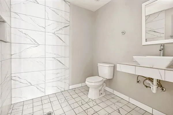 $695,000 | 735 West 10th Street, Dallas, TX 75208